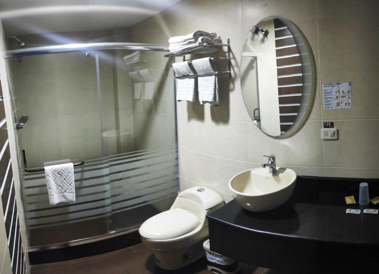 אמבאטו La Kapital Hotel מראה חיצוני תמונה
