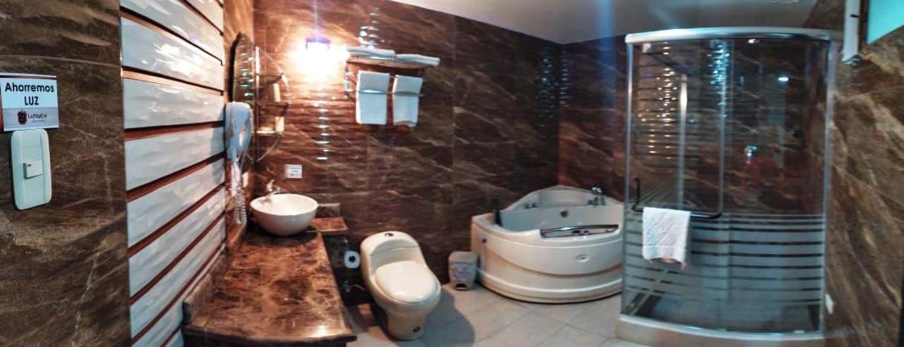 אמבאטו La Kapital Hotel מראה חיצוני תמונה