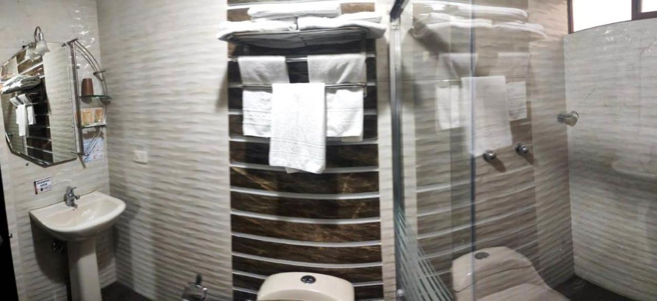 אמבאטו La Kapital Hotel מראה חיצוני תמונה