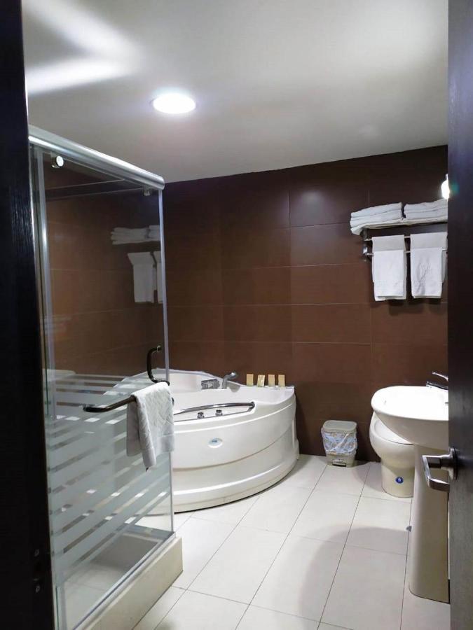 אמבאטו La Kapital Hotel מראה חיצוני תמונה